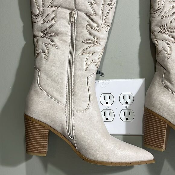 Sexy Size 12 High Heeled Western Boots. Off White/Bone Color. - Picture 2 of 11